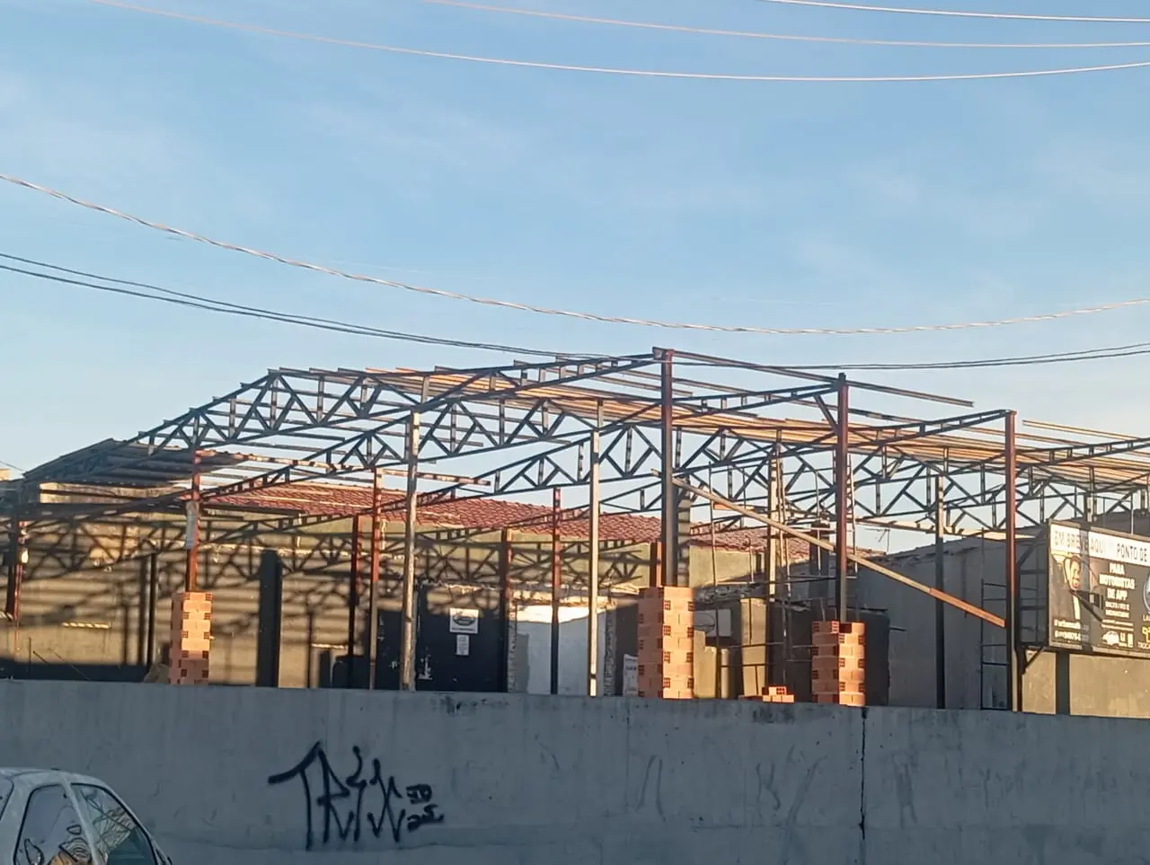 Piso de porcelanato instalado em cozinha em Sinop MT